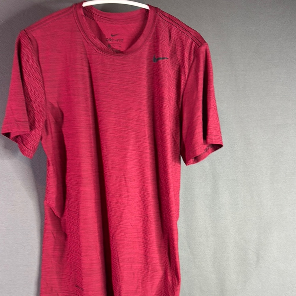 Nike Men's Red T-Shirt‎ size small